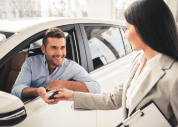 Automobilių pirkimo tendencijos 2025 m.: ką ir kaip perka lietuviai?