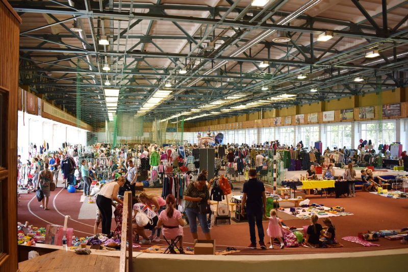 Populiarieji nenaudojamų daiktų turgeliai moko atsakingesnio vartojimo