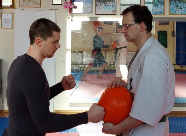 kiokušin karatė kovotojas Paulius Žimantas su tėčių Ramūnu
