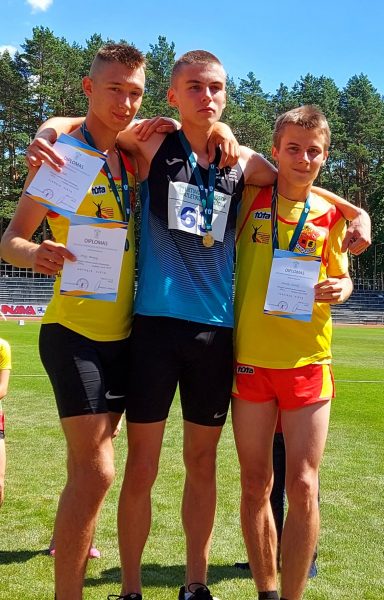800 m distancijos bėgikai