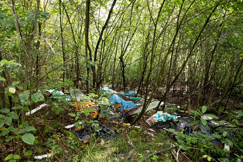 Gamtos lankytojų pėdsakais: neapdairiai teršiamos pakrantės ir piktybiškas šiukšlių slapstymas