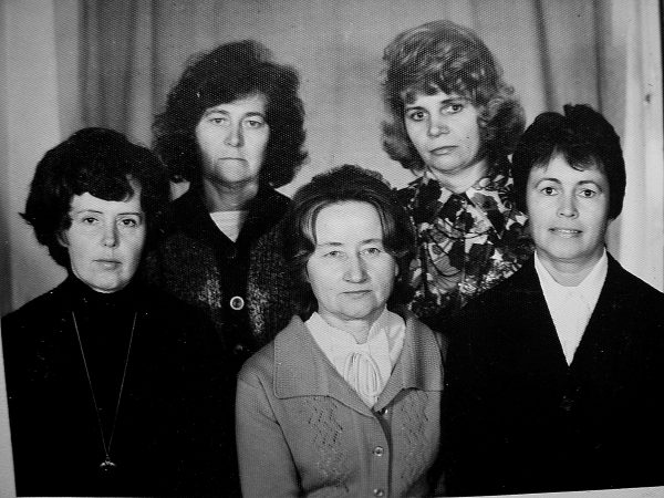 Pirmosios SKB darbuotojos (iš kairės) Birutė Šimonėlienė, Aldona Kasakaitienė, Onutė Bieliūnaitė, Milda Stonkuvienė ir Birutė Degutytė