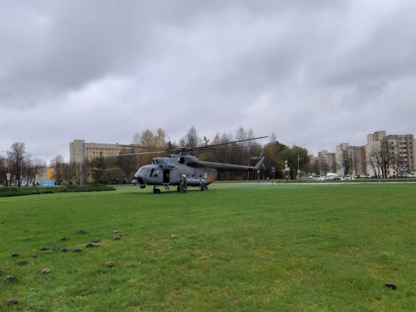 Latvijos į VUL Santaros klinikas Lietuvos kariuomenės sraigtasparniu atgabentas kepenis transplantacijos operacijai