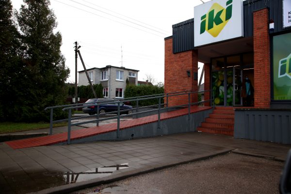 Maždaug taip turėtų atrodyti tinkamai įrengtas pandusas