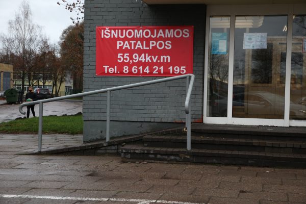 Visiškai netinkamas įvažiavimas į parduotuvę AIBĖ, R. Juknevičiaus g.
