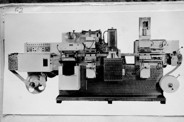 Grietinės ir majonezo fasavimo-pakavimo automatas M6-ORD