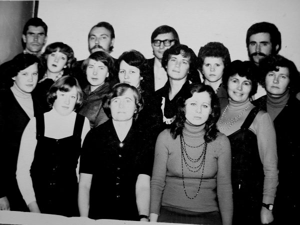 1979 metai, Antras konstravimo skyrius: Pirmoje eilėje iš kairės - A. Aleksienė, N. Keselienė. Antroje eilėje iš kairės - D. Januševičiūtė, V. Černienė, S. Urbanavičienė, G. Galminienė, B. Jašinienė, N. Mikalauskienė. Ketvirtoje eilėje iš kairės - S. Karvelis , skyriaus vedėjas - A. Adomavičius, E. Zygmanta, I. Starožuk.