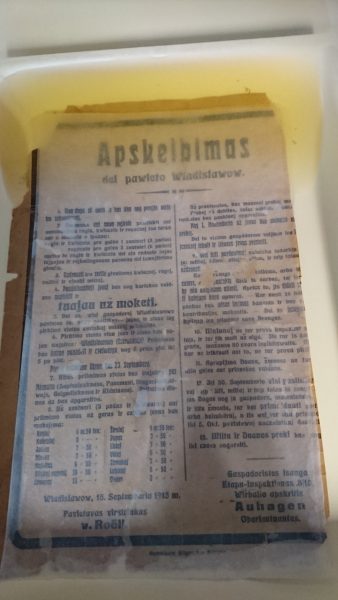 Restauruojamas 1915 m. skelbimas. Plovimo metu