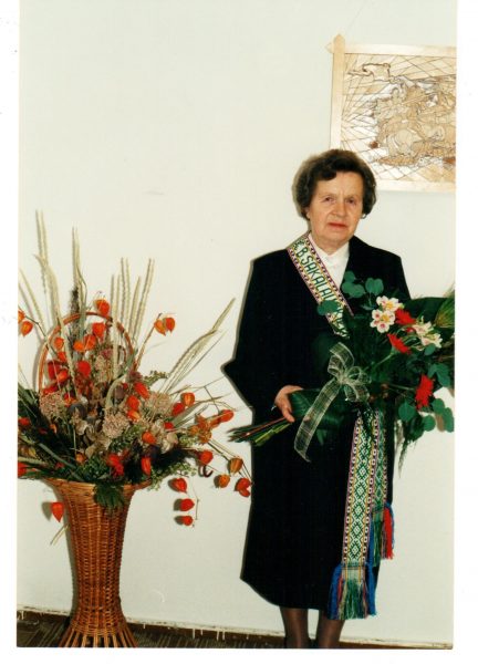 Bronė Sakalauskienė, minint 70 – metį, 2001 m. | Zanavykų muziejaus archyvas