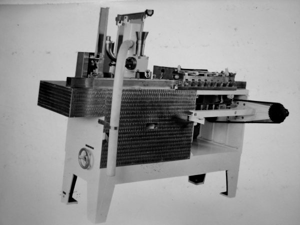 M6-OR1-S valgomųjų ledų fasavimo automatas
