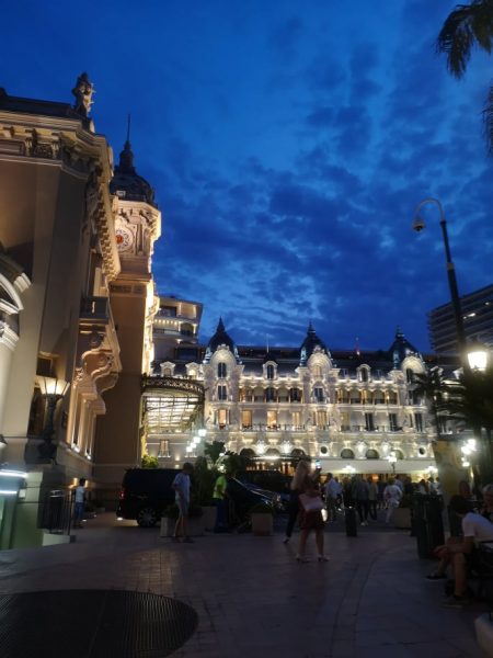 Tokiuose Monte Karlo architektūros šedevruose įsikūrę kazino, restoranai, muziejai, vyksta tarptautinės konferencijos, mugės ir pan.