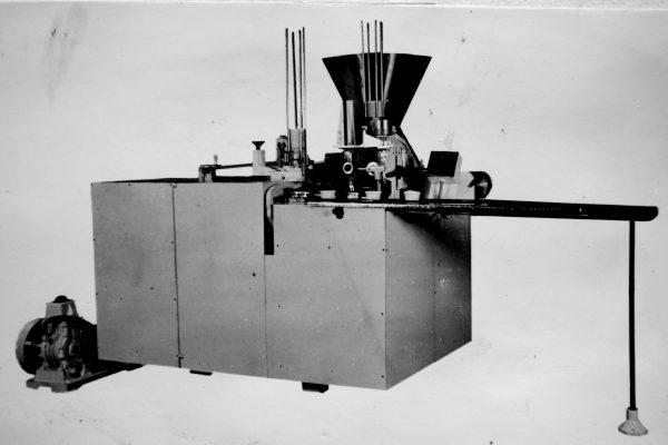 Lydyto sūrio fasavimo automatas M6-AR2-F