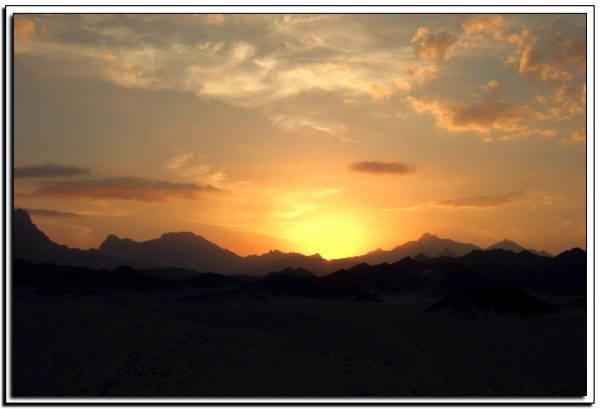 Egiptas, saulėlydis dykumoje