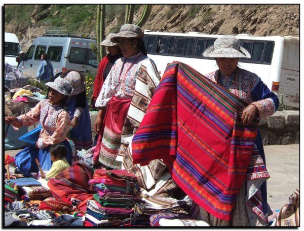 Peru, prekeiviai Kolkos kanjono prieigose