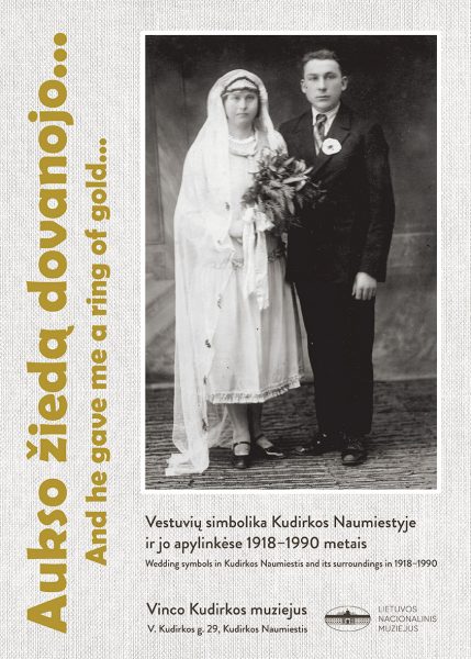 Vinco Kudirkos muziejuje – kartu su bendruomene parengta paroda apie vestuvių tradicijas
