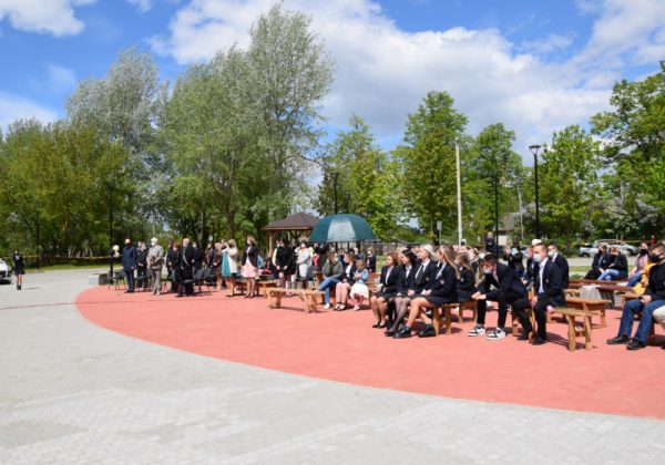 Pilviškių santakos gimnazija paskutinis skambutis