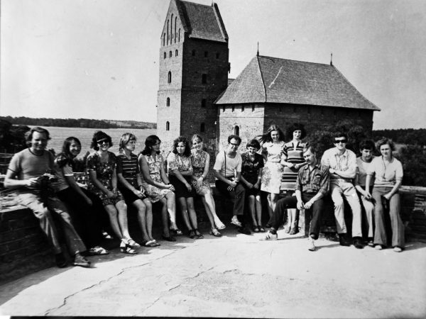 SKB jaunimas prie Trakų pilies 1975 m.