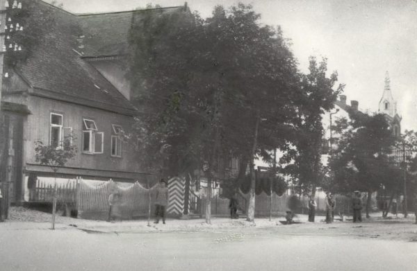 Marijampolės apskrities savivaldybės pastate (Vytauto g. 41) 1921-1924 metais glaudėsi biblioteka. XX a. pradžia. Fot. iš A.Cėplos kolekcijos.