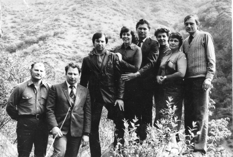 Ekskursijoje į Armėniją 1987 m. Vaitkevičius, J. Augustaitis, V. Ščervianinas, B. Šimonėlienė, Klevas, V. Černienė, B. Pečiulienė, V. Kinderis