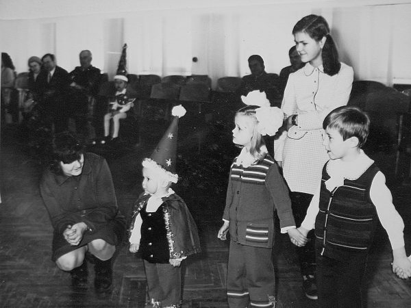 1977 m. Jauniausias ir mažiausias aktorius Vidmantas Balnius, suvaidinęs nykštuką, buvo apdovanotas specialiu prizu