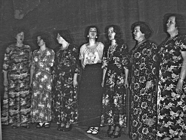 SKB moterų ansamblis1978 m. J. Lenkauskienė, J. Švirinienė, B. Šimonėlienė, Žitkutė, D. Blusiūtė, P. Gustainienė, J. Tamošaitienė, M. Stonkuvienė