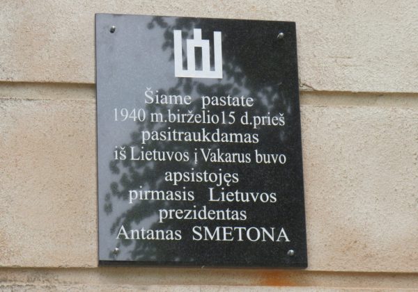 Kybartuose paminklinė lenta Antanui Smetonai