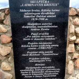 Paminklinė lenta Kristaus skulptūros papėdėje