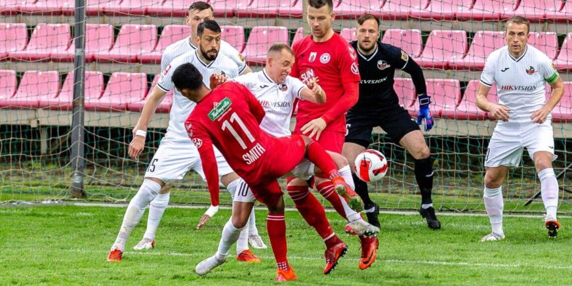 Olivier Rommens kovoja su FK Panevėžio žaidėjais