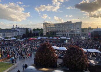 Festivalis sutraukė pilną J. Basanavičiaus aikštę