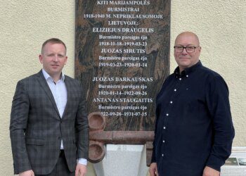 Atidengta architektūrinė kompozicija Marijampolės burmistrams atminti