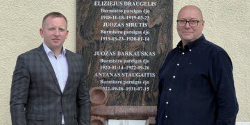Atidengta architektūrinė kompozicija Marijampolės burmistrams atminti