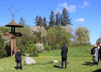 Bus atnaujintas medinis kryžius, skirtas kun. J. Zdebskiui