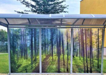 Mariaus Čepulio nuotraukomis apipavidalintos autobusų stotelės