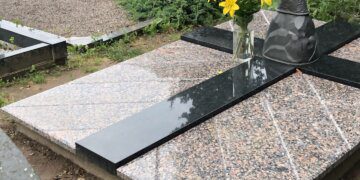 Bus šventinamas dr. V. Kudirkos tėvų kapo antkapis