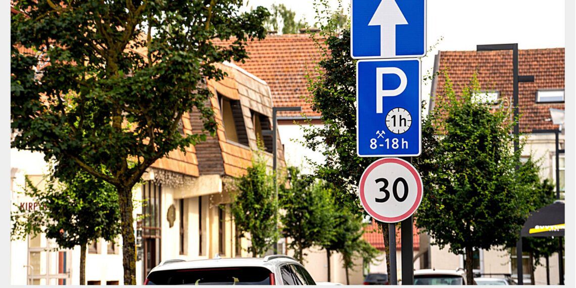 Marijampolėje daugėja automobilių stovėjimo laiką ribojančių ženklų