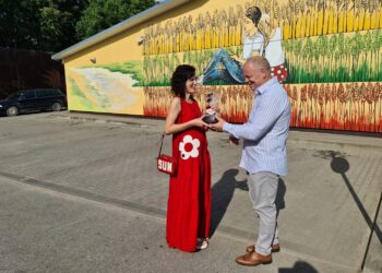 Menininkės Jurgitos Davidavičienės kūrinys pasienio zonoje su Rusija – tarsi iškelta laisvės vėliava