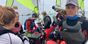 Jaunieji buriuotojai