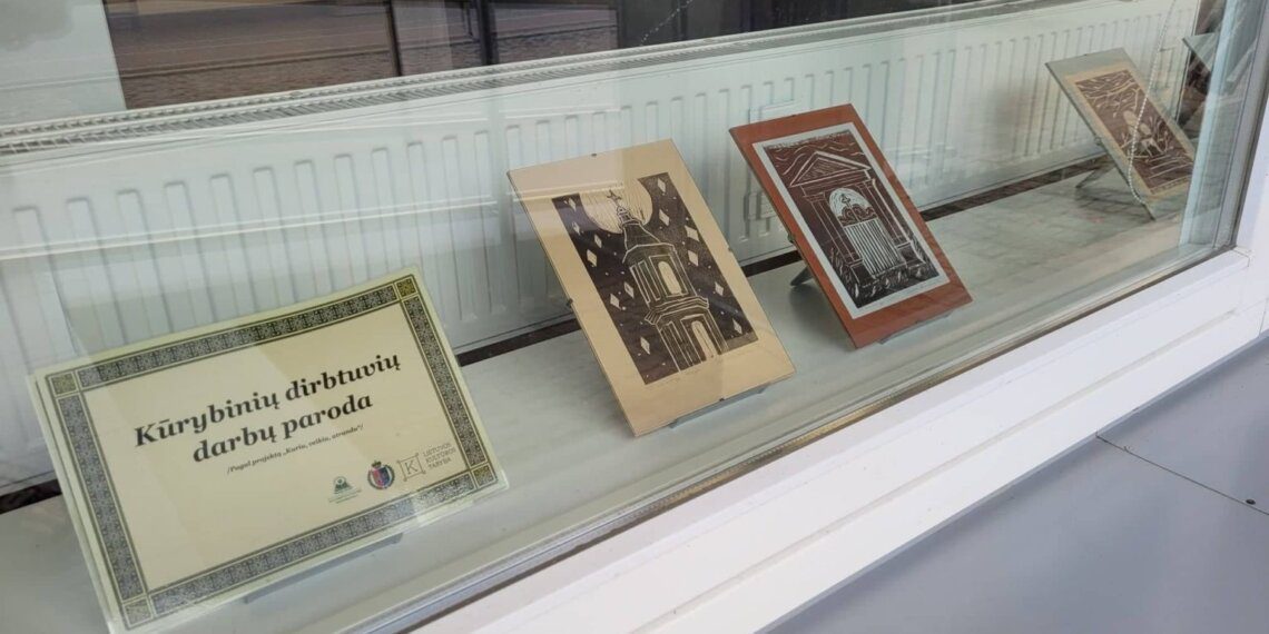 Kalvarijos savivaldybės viešojoje bibliotekoje veikia kūrybinių dirbtuvių darbų paroda