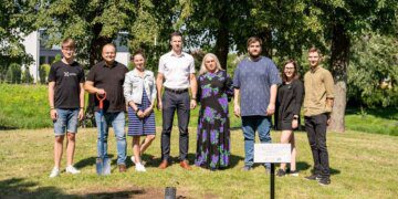 Marijampolėje pasodintas Stelmužės ąžuolas