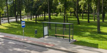 Marijampolėje dar daugiau naujų viešojo transporto laukimo paviljonų