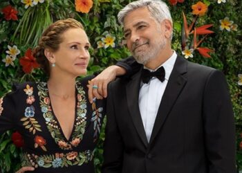 George Clooney ir Julia Roberts juokauja, kad nufilmuoti vieną bučinį „prireikė 80 kartų“