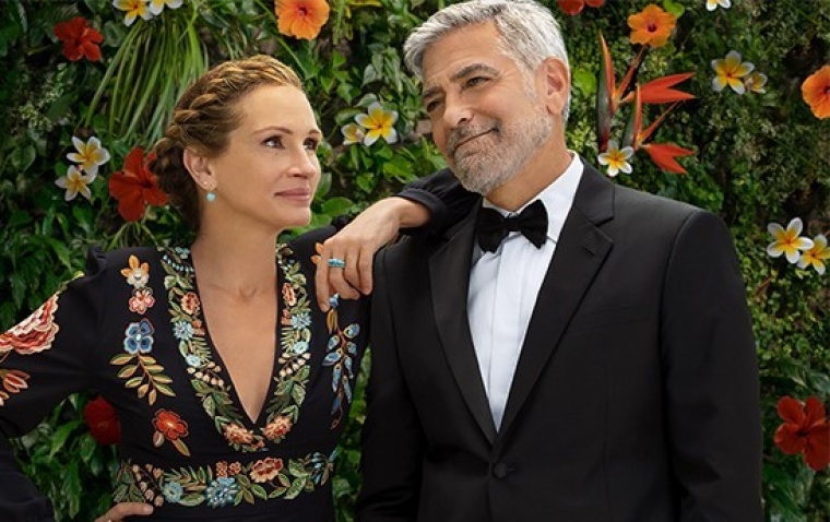 George Clooney ir Julia Roberts juokauja, kad nufilmuoti vieną bučinį „prireikė 80 kartų“