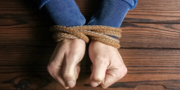 Patvirtintas susitarimas kovai su organizuotu nusikalstamumu ir prekyba žmonėmis