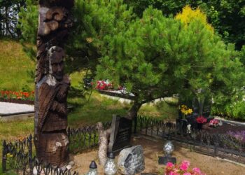 Vilkaviškiečio poeto Salio Šemerio-Šmerausko kapas Karklės kapinėse