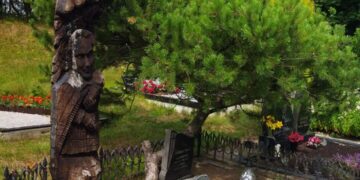 Vilkaviškiečio poeto Salio Šemerio-Šmerausko kapas Karklės kapinėse