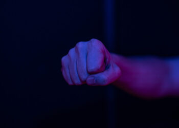 Dviejų vyriškių konfliktas persikėlė į policijos komisariatą