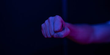 Dviejų vyriškių konfliktas persikėlė į policijos komisariatą