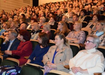 Vilkaviškio rajono savivaldybė pedagogams Mokytojų dienos proga dovanojo spektaklį