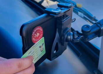 Elektroninių mokinių pažymėjimų nuskaitymas autobuse