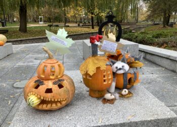 ,,Šviečianti moliūgų alėja" Marijampolėje